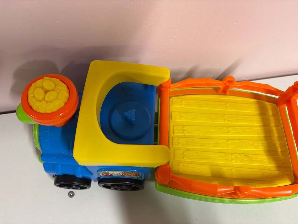 Fisher-Price Little People Choo-Choo Zoo Musical Safari Train Vehicle - Picture 2 of 5